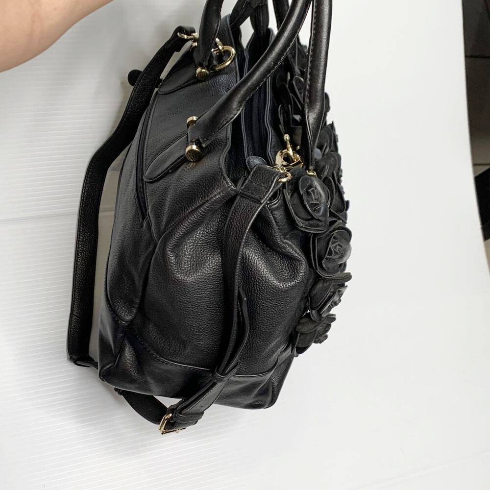 Clever Carriage Company Rose Leather Crossbody Handbag Blk Flower Gold Hardware - Picture 4 of 9